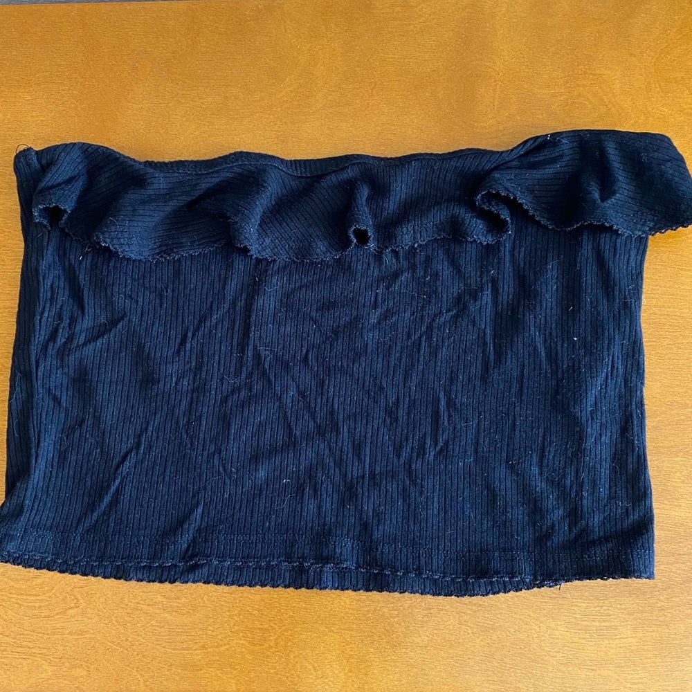 BLACK RUFFLE TUBE TOP